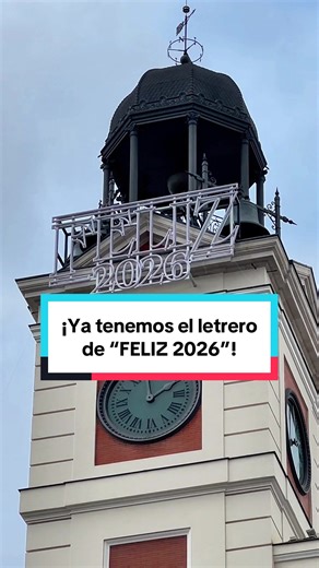 Cartel de Feliz 2026 en Puerta del Sol