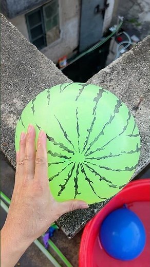Experiment: Will a water balloon explode when it rolls down from a tall building? 💥🎈 #satisfying