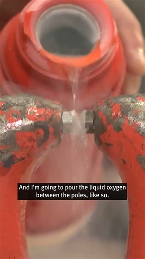 Happy #StAndrewsDay 🦄 James Dewar might be the Ri's most famous Scot – renowned for his work in liquefying gases, and for inventing the Dewar flask (aka the Thermos). He worked extensively with liquid oxygen, which has surprising paramagnetic qualities 🧲 | Royal Institution of Great Britain