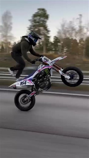 Dirt Bike Life: Thrills and Stunts