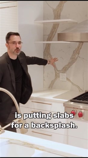 Fontan Architecture on Instagram: "The backsplash is one of the most important parts of the kitchen. One way to elevate a backsplash and achieve a more luxurious look is to use full slabs for the backsplash. Using slabs reduces the groutlines and creates a more continuous elegant look. This entire kitchen backsplash only has two pieces and one seam down the middle. This is a great choice for a luxury kitchen design. #kitchenbacksplash #backsplash #backsplashtile #backsplashideas #backsplashdesig