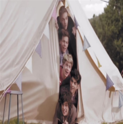 #ONEDIRECTION — this fandom is a prison #fyp #aestheticedit #onedirectionedit #ripliampayne🕊️ the fact that i’ll never get to see them all together keeps me up at night cc&pc: sweetlydevoted