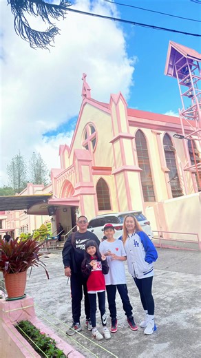 A family that prays together, definitely stays together. 🙌🧑‍🧑‍🧒‍🧒❤️