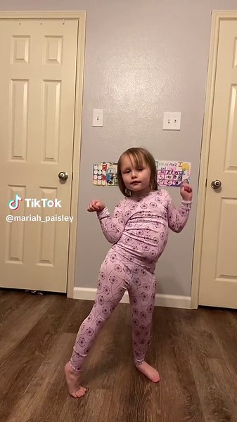 @dreamiere_co Paisley is loving her new cozy purple pjs! Seriously the softest pajamas weve ever owned ♥️ #paisleysworld #transition #outwiththeoldinwiththenew #fyp