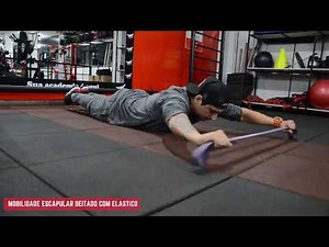 Mobilidade escapular deitado com elástico