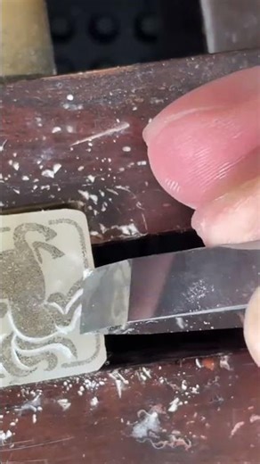 Immersive Horse Carving: The Artisan's Touch