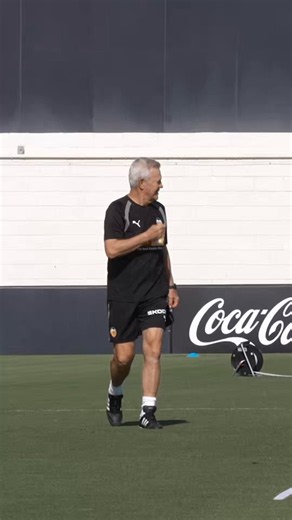 Primer entrenamiento de Javier Aguirre con el Valencia https://t.co/m3W1uIRdcx