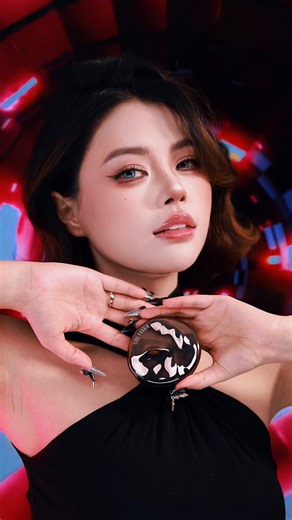 Merrie 詠瑜 | 🎁𝑮𝒊𝒗𝒆𝒂𝒘𝒂𝒚 𝑻𝒊𝒎𝒆🎁 有时候，妆感就是最好的底气 ✨ TIMEPHORIA 家新的2-Way Cake粉饼 干净自然，让人看起来精神又自信 补妆快速，出油的时候也不慌 妆容稳固，一整天都能轻松自在 小小一块在包里， 心情和底气都能随时补满 💭💄... | Instagram