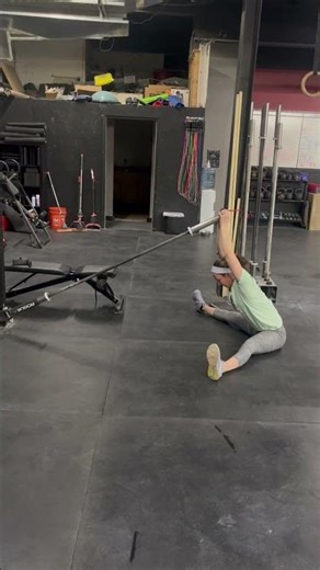 Straddle sit landmine press