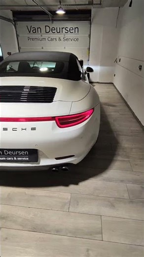 Porsche 997.2 got a rear view camera installation + Carplay installed on its PCM 3.1 #porschepower