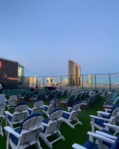 Watch iconic movies under the sky at Rooftop Cinema Club Embarcadero! 😍 Get your tickets today and enjoy the ultimate outdoor movie-going experience! 🎟 | Rooftop Cinema Club