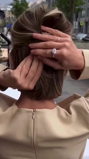 107K views · 13 shares | The Nº1 Hairpin that will make your life a lot easier ✨ Easy to use — no hair breakage, no kinks ✨ One Nº1 Hairpin replaces 5 normal hairpins ✨ For all hair types: fine, thin, curly, long & short ✨ Designed on the shape of the scalp for ultimate comfort Available at www.fionafranchimon.com | Fiona Franchimon | Facebook