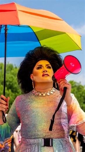 Judge strikes down Texas ban on drag shows