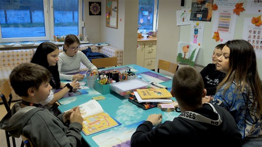 Hejt, stres, brak pewności siebie? Projekt „Młodzi Twórcy” realizowany przez Towarzystwo Przyjaciół Dzieci w Elblągu pomaga dzieciom i młodzieży radzić sobie z emocjami przez kreatywne działania i warsztaty. O projekcie opowiada Monika Kozieja 🎙 Posłuchaj rozmowy! | Express Elblag