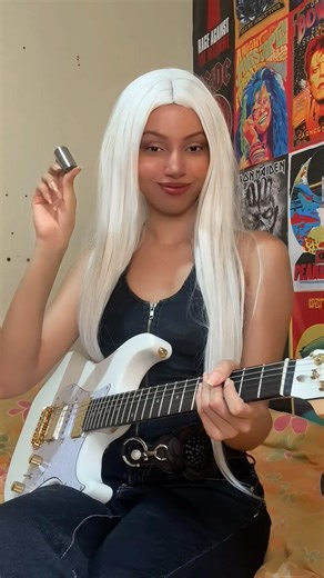 Free Bird (intro) - Lynyrd Skynyrd 🕊️#lynyrdskynyrd #freebird #guitargirl #guitarist #guitar