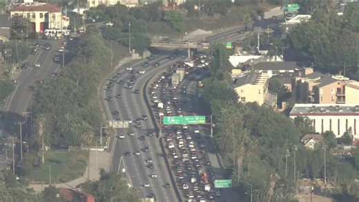 Police activity has 101 fwy at standstill in downtown LA