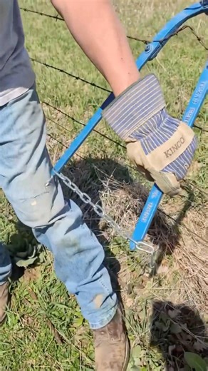 AMAZING tool to tighten wire #handyman #diy #shorts #concrete