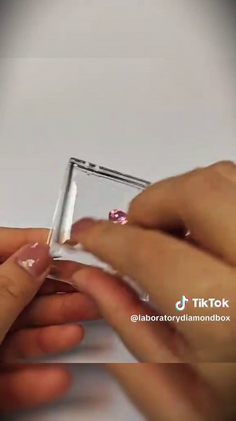 Professional Diamond Identification Tool Laboratory Diamond Natural Diamond Distinguishing Jewelry Identification Instrument #fy #tiktok #jewellery#jewelrybox #diamondbox #laboratorydiamond#moissanite#gemstone#jewelrytools #display