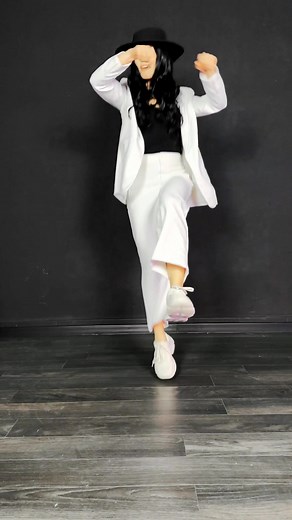 Enjoy this special [#Electroswingdance](https://www.facebook.com/hashtag/electroswingdance?__eep__=6&__cft__[0]=AZX07sPULlYUBPSEiMCAvZk1HwFHSrajkucOlycCp40j49D9JC2rytpZNQUItgKgAWkycSrUFgh8a_GlXuyUBxcFInIOT0QDGECA5rKSLDeuIIKsNeT1It-b7bkH7q7GgZPIj-DUXUo_6NYaKp1JcncCtsN6Cg_wytNTCJcJ-D0Sle7vL6Pj3N4cEe_A0WjahIo&__tn__=*NK-R) by Magdalena 💃🏻🎩✨🎺😻 . . . . . Music: Alice Francis - Catch The Killer (Intended Immigration Remix) . . . . [#ElectroSwing](https://www.facebook.com/hashtag/electroswing?__ee