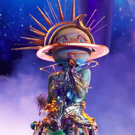 The solar system's finest talent has arrived — hello, #GalaxyGirlMask! 💫🪐 #TheMaskedSinger | The Masked Singer