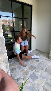 A behind the scene of @lexibrookerivera last tiktok 😂😆 this is commitment 😍 @benazelart #Bexi 💛 #AmpFam
