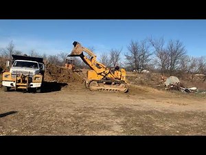 Cat 977H loading and piling dirt