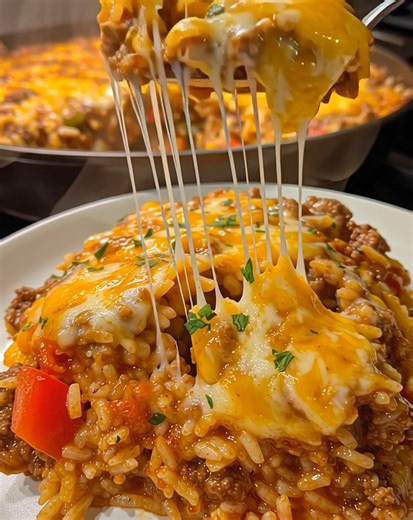 All the enchilada flavor, none of the fuss 🌶️🧀 This Cheesy Beef Enchilada Rice is loaded with saucy beef, melted cheese, and bold Tex-Mex goodness in one pan! 😋 .............. Full Recipe in Coʍmеոτ 💬🍴👇 | Recipes with Me