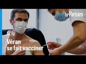 Covid-19 : Olivier Véran se fait vacciner devant les caméras