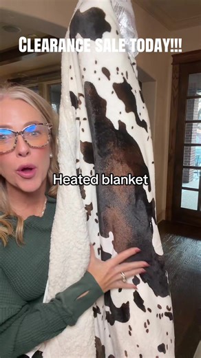 What a great deal on this cowprint electric blanket!!!! #heatedblanket #electricblanket #western #blanket #throwblanket