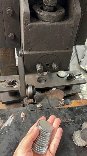 The printing process of silver coin patterns | Daily Tips