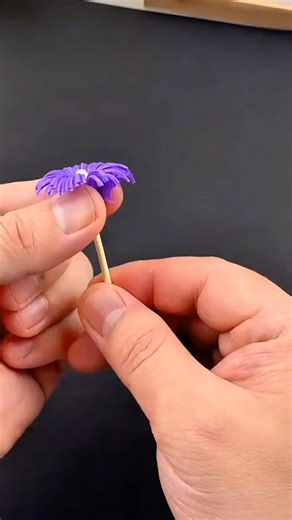 The creative nest | How to Make Flowers from Corrugated Straws - Easy Paper Craft #StrawFlowers #StrawCrafts #diyflowers | Instagram