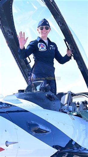 The First Thing This Thunderbirds Pilot Did After Landing