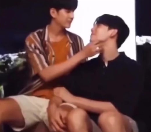 Behind the Scenes Kissing Moments in Last Twilight