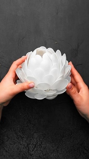 5-Minute Crafts on Instagram: "DIY lotus lamp made with plastic spoons  Do you like the result? ⠀ ⠀ ⠀ ⠀ #5minutecrafts #diycrafts #lotuslamp #plasticspoons #upcycled #oldtonew #upcyclingideas #feelingcrafty #diylamp #diyhomedecor #diyinspiration"