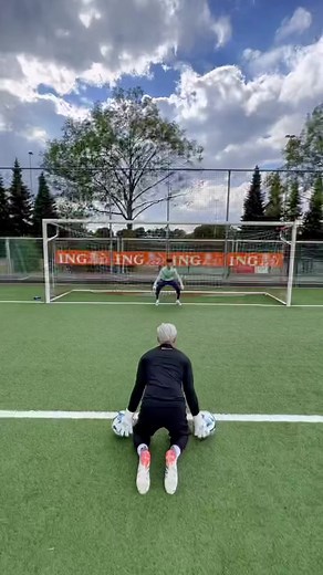 Goalkeeper reaction training 🔥 | Modern Goalkeeping