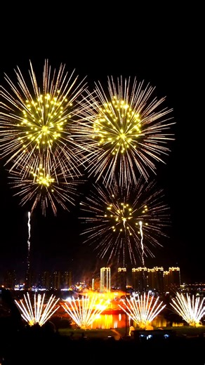 24K views · 941 reactions | On summer nights, fireworks and parties are the perfect match. #Fireworks #Romance #Art #Party #Entertainment #Relaxation #Leisure | Radiant Fireworks | Facebook