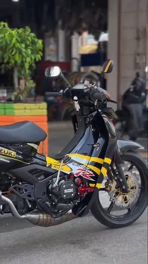 SATRIA HIU LUMBA MODIFIKASI 🇮🇩 on Instagram: "😎 Suzuki Satria 150 R -- Superr Kipss -- Garage : @setia_jayamotor Yang Kepo Modif Satria Hiu/Lumba Pakai Mesin Ninja, Bisa Langsung Japri @setia_jayamotor #satria2takindonesia #satria2tak #satria2takmodifikasi #satria2taklovers #satria2t #satriahiu #satrialumba #satria2takmodif #satria120 #satria120r #satria120ers #satria120ersindonesia #satria2taklovers #suzukisatria120r"