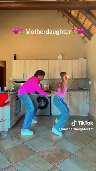 Happy Sunday: Celebrating Mother-Daughter Moments