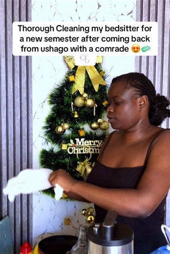 Came back from ushago Jana and I thoroughly cleaned up my bedsitter, na hii vumbi ya Rongai singelalia nyumba ikona vumbi 😩,anyways enjoy the video and engage loves 😘❤️ @Usafi Diaries #cleaning #CleanTok #deepcleaning #comrade #trincequeen