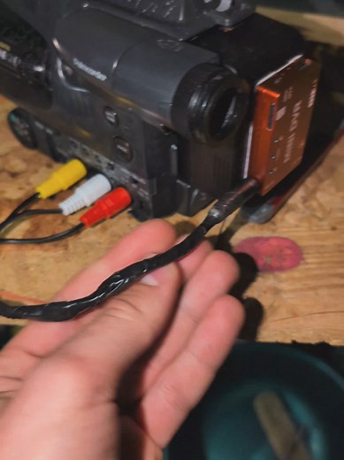 Process of making 3.5 jack to RCA wire for the tapeless setup for S-VHS camcorder Panasonic NV-S85 using Mini FPV DVR #tapeless #camcorder #panasonic #vhs #howto