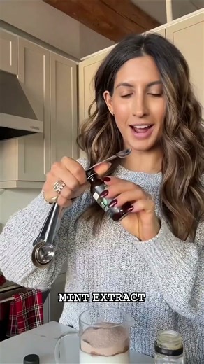 Easy High Protein Peppermint Hot Cocoa Recipe ☕️