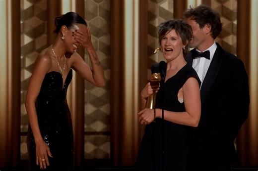 Zoe Saldaña sparks reaction after storming stage after “El Mal” wins Best Original Song