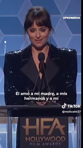 Dakota Johnson Agradece a Antonio Banderas en Premios