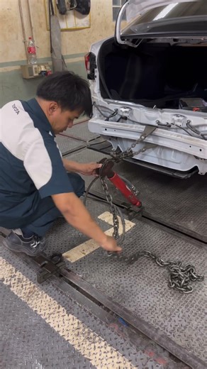 Pull the rear bumper frame.