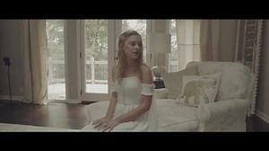 Growing up in small towns across the Southeast, you could say, singer/songwriter, Alyssa Lynn has “country” in her blood. A natural-born songwriter, Alyssa mesmerizes audiences of all ages with her original songs and distinct vocal style. | Alyssa Lynn Music