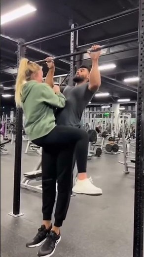 Gym fail caught on camera! 😱💥 #GymFail #WorkoutAccident #CCTV #FunnyVideo #ViralMoment