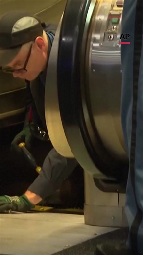 Remember the escalator that froze under Trump at the UN? Crews have now inspected it. UN officials say a safety system was accidentally triggered. http://www.kcentv.com/article/news/nation-world/trump-escalator-teleprompter-united-nations/507-ad4f9aab-f738-4273-b87c-57aefb457566?utm_medium=social&utm_source=facebook_6_News_KCEN_TV | 6 News KCEN TV