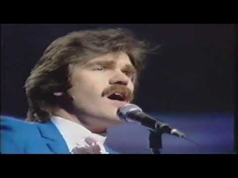 Lindisfarne - "Meet Me On The Corner" (Live) 1984 with guest Tim Healy