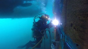 Do you think underwater welding is as cool as it looks? Want to be an underwater welder? Read this guide: http://whatwhenwhy.net/how-to-become-an-underwater-welder/ | The Welder Nation