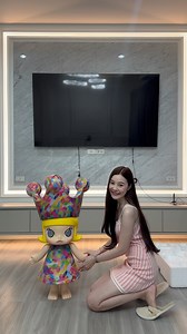 1.1K views · 416 reactions | Unbox Mega Royal Molly 1000% Art Series Huang Yuxing Bubble 勺 #unbox #unboxing #molly #arttoy #popmart #popmartunboxing | Chatwipada Sattayawirut | Facebook